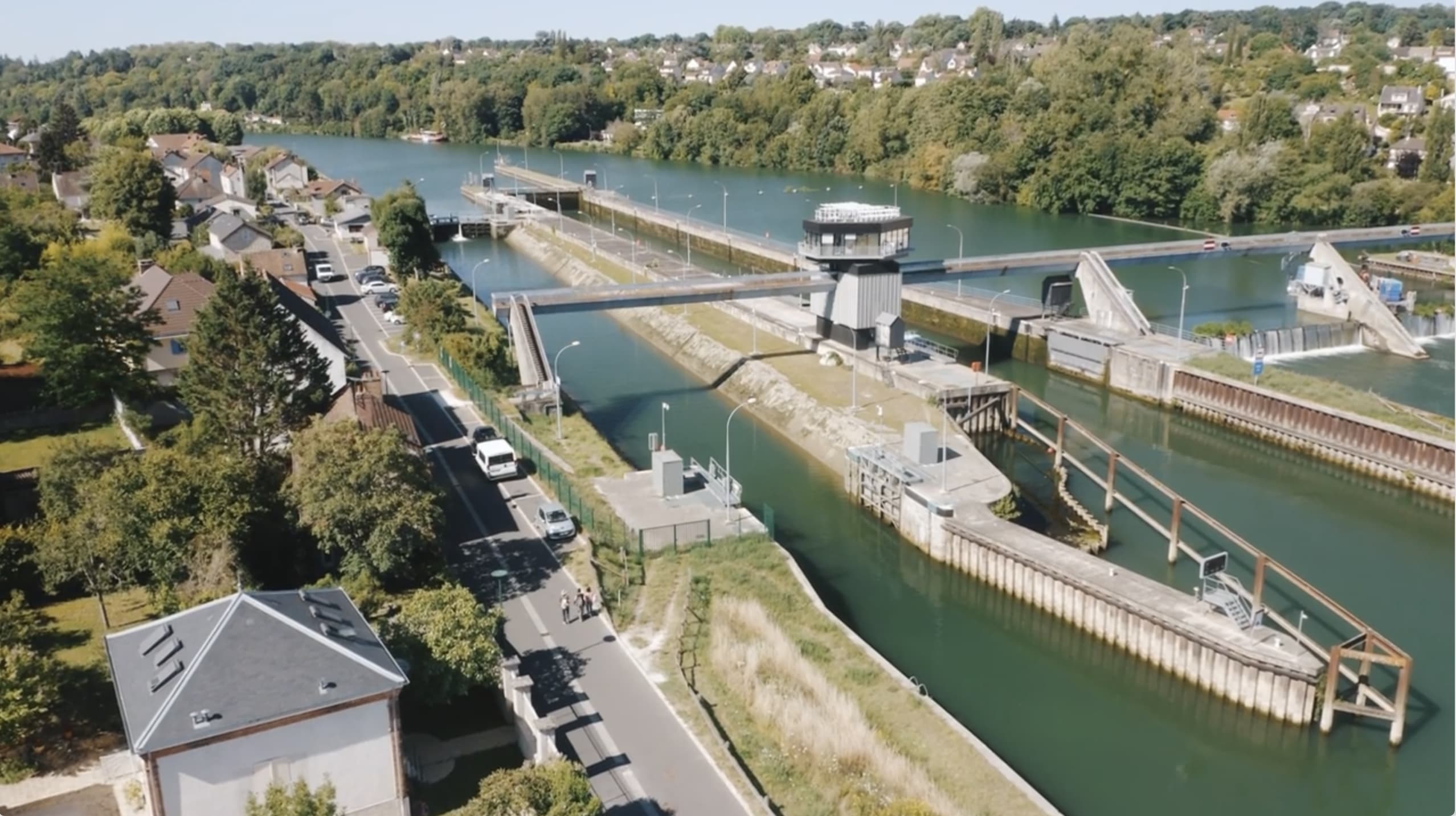 Les bords de Seine et l'écluse