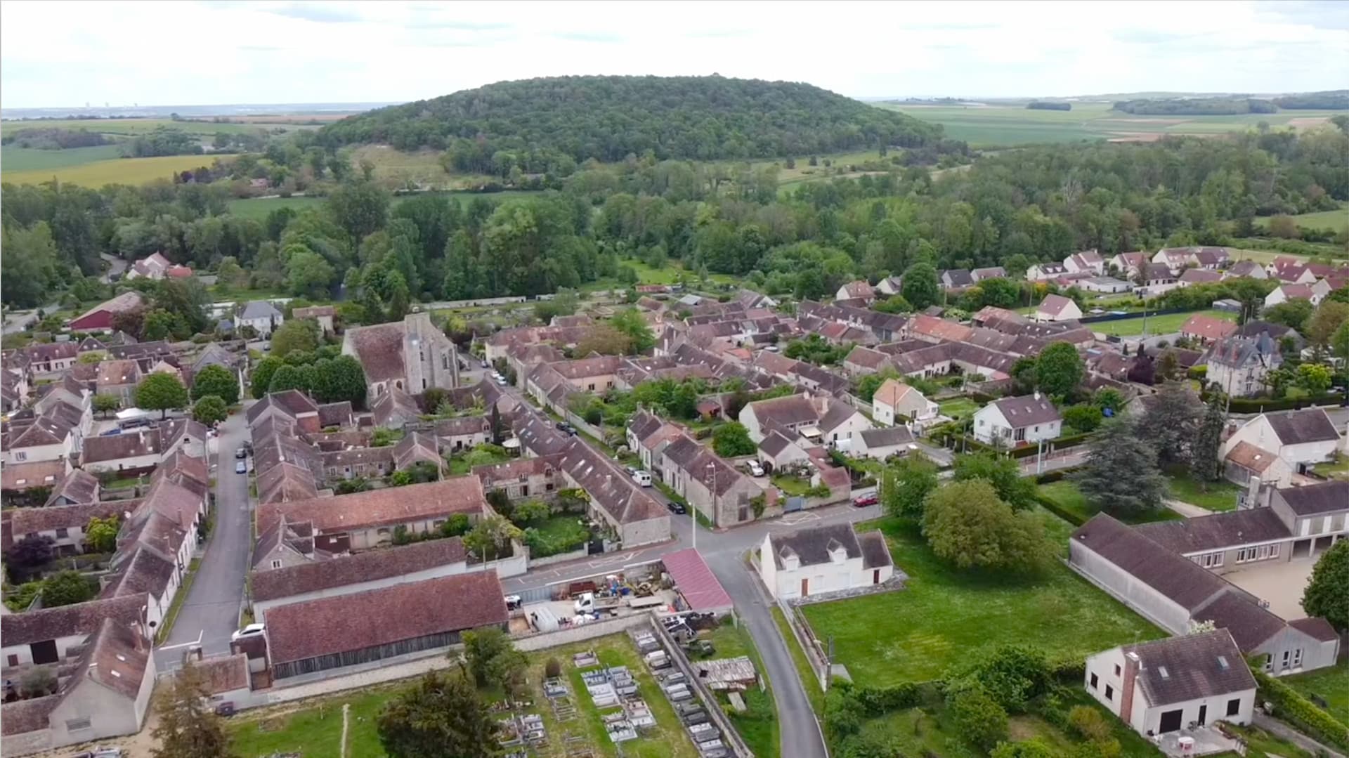 La montagne et l'ancienne gare